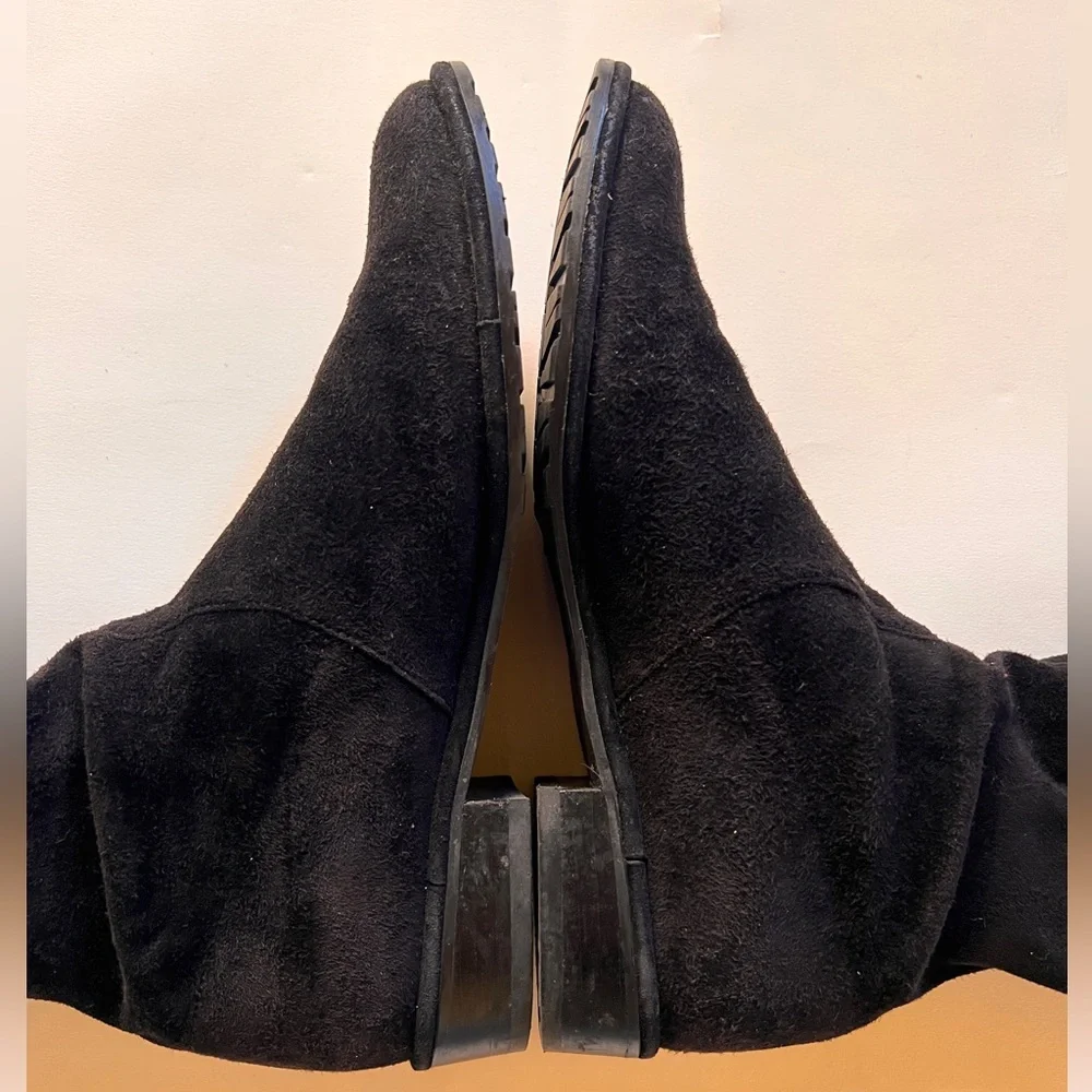 Stuart Weitzman Lowland Black Suede Over the Knee
Boot Size 6 - Picture 10 of 16